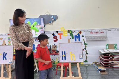 HOẠT ĐỘNG: LÀM QUEN CHỮ CÁI H, K – LÁ 2