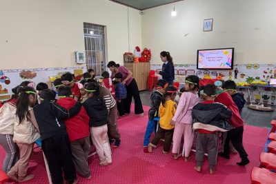 HOẠT ĐỘNG: LÀM QUEN VỚI TPVH: THƠ “HOA CÚC VÀNG” – LÁ 1