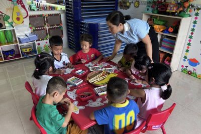 Chồi 3: Hoạt động: Làm lồng đèn