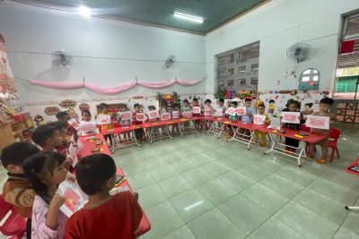 Hoạt động: Tô màu Lá cờ Việt Nam – Lớp Chồi 1