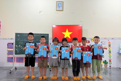 Hoạt động steam: Tái hiện Lễ thượng cờ – Lớp Lá 1