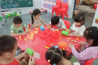 Hoạt động: Làm cột cờ Tổ quốc – Lớp Lá 2